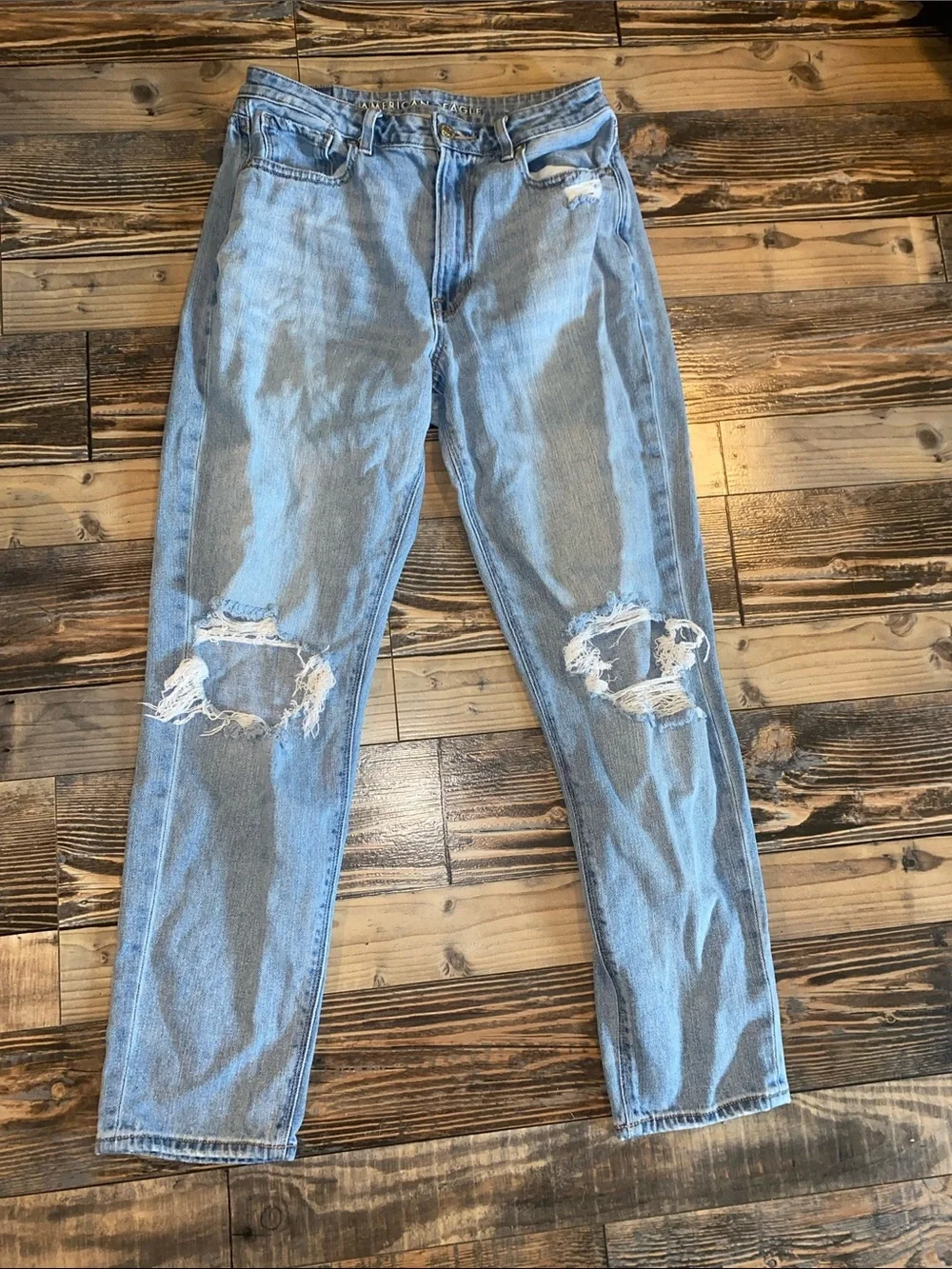 American Eagle Outfitters Light Blue Distressed Mom Jean